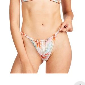 Billabong island calling hike bikini